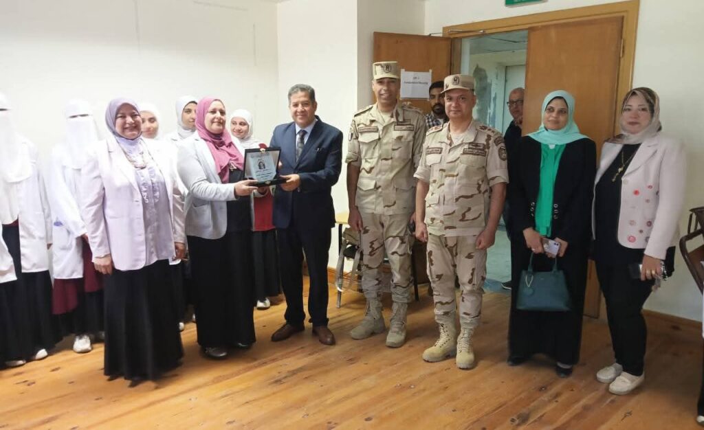 fb_img_17610593409378678788313654073500-1024x626 رئيس الوزراء يلتقي محافظ البنك المركزي التقى الدكتور/ مصطفى مدبولي، رئيس مجلس الوزراء، مساء اليوم بمقر الحكومة بالعاصمة الإدارية الجديدة، السيد/ حسن عبدالله، محافظ البنك المركزي، في إطار المتابعة الدورية لجهود تنسيق السياسات المالية والنقدية.