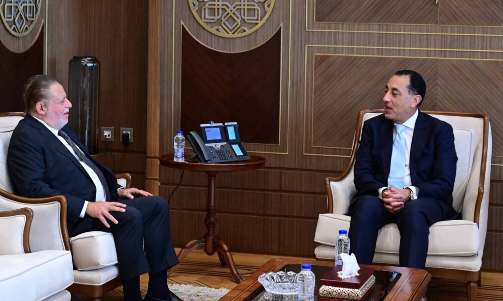 fb_img_17610602046784077687677843427765-1024x614 رئيس الوزراء يلتقي محافظ البنك المركزي التقى الدكتور/ مصطفى مدبولي، رئيس مجلس الوزراء، مساء اليوم بمقر الحكومة بالعاصمة الإدارية الجديدة، السيد/ حسن عبدالله، محافظ البنك المركزي، في إطار المتابعة الدورية لجهود تنسيق السياسات المالية والنقدية.