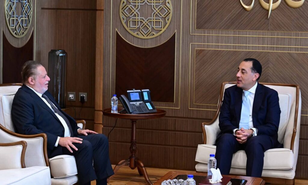 fb_img_17610602075623595563994419090717-1024x614 رئيس الوزراء يلتقي محافظ البنك المركزي التقى الدكتور/ مصطفى مدبولي، رئيس مجلس الوزراء، مساء اليوم بمقر الحكومة بالعاصمة الإدارية الجديدة، السيد/ حسن عبدالله، محافظ البنك المركزي، في إطار المتابعة الدورية لجهود تنسيق السياسات المالية والنقدية.