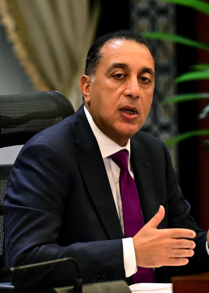 fb_img_17611417252562334413129880084429-732x1024 خلال المؤتمر الصحفي الأسبوعي:رئيس الوزراء: الحكومة على الحياد التام من جميع مرشحي الانتخابات ودور الأجهزة التنفيذية للدولة هو تيسير وتنظيم العملية الانتخابية