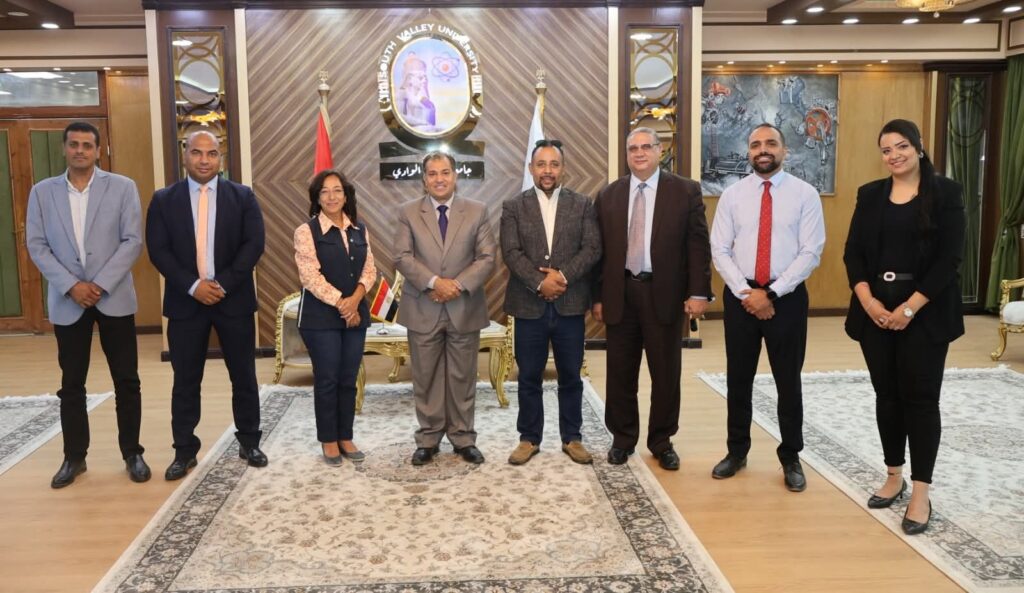 fb_img_17612147301436761399784108387289-1024x593 رئيس جامعة قنا يناقش سبل تعزيز التعاون المشترك مع البنك المصري لتنمية الصادرات