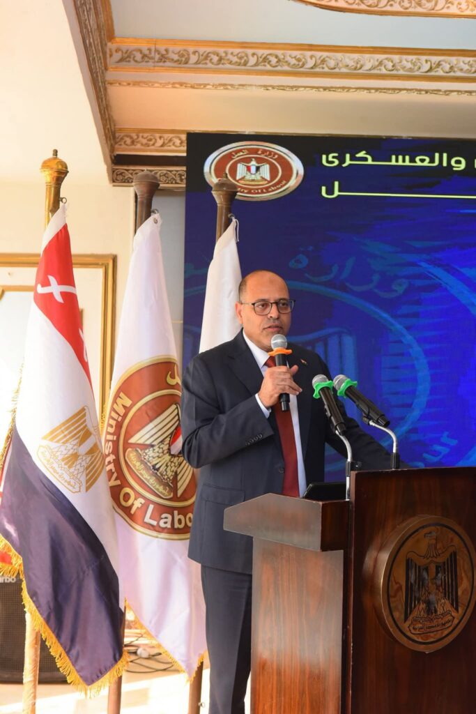 fb_img_17612170370216900837634928482733-683x1024 وزارة العمل تنظم ندوة تثقيفية لعمال العاشر من رمضان بالتعاون مع القوات المسلحة ممثلة في قيادة قوات الدفاع الشعبي والعسكري حول الوعي العمالي ومخاطر حروب الجيل الرابع