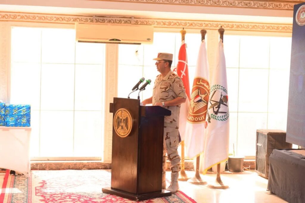 fb_img_17612170391653572209824860435154-1024x682 وزارة العمل تنظم ندوة تثقيفية لعمال العاشر من رمضان بالتعاون مع القوات المسلحة ممثلة في قيادة قوات الدفاع الشعبي والعسكري حول الوعي العمالي ومخاطر حروب الجيل الرابع