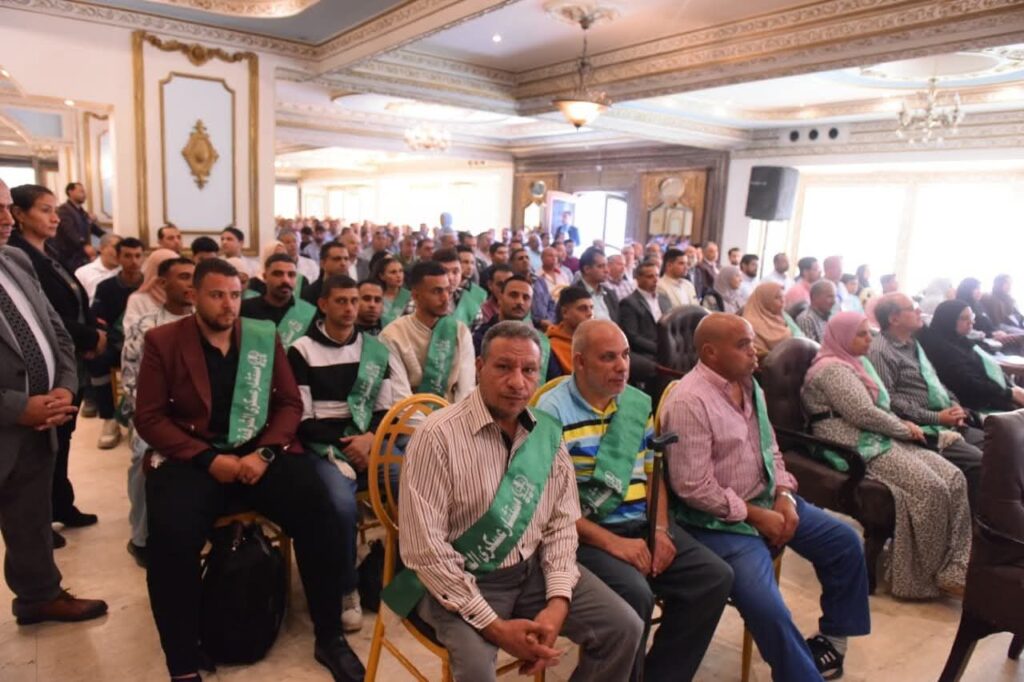 fb_img_17612170459335928152742037281615-1024x682 وزارة العمل تنظم ندوة تثقيفية لعمال العاشر من رمضان بالتعاون مع القوات المسلحة ممثلة في قيادة قوات الدفاع الشعبي والعسكري حول الوعي العمالي ومخاطر حروب الجيل الرابع