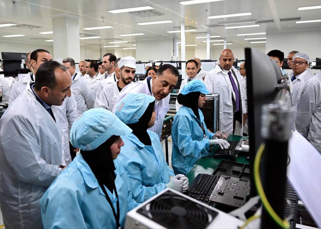 fb_img_17612171642001811866142718923099-1024x732 فى إطار خطة استثمارية تقدر بنحو 50 مليون دولار:رئيس الوزراء يفتتح مصنع شركة "أوبو" العالمية فى مصر لتصنيع الهواتف المحمولة بالعاشر من رمضان