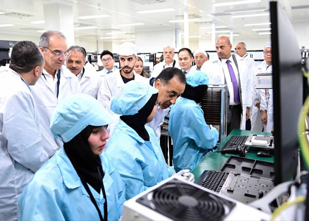 fb_img_17612171679675027410585465684622-1024x732 فى إطار خطة استثمارية تقدر بنحو 50 مليون دولار:رئيس الوزراء يفتتح مصنع شركة "أوبو" العالمية فى مصر لتصنيع الهواتف المحمولة بالعاشر من رمضان