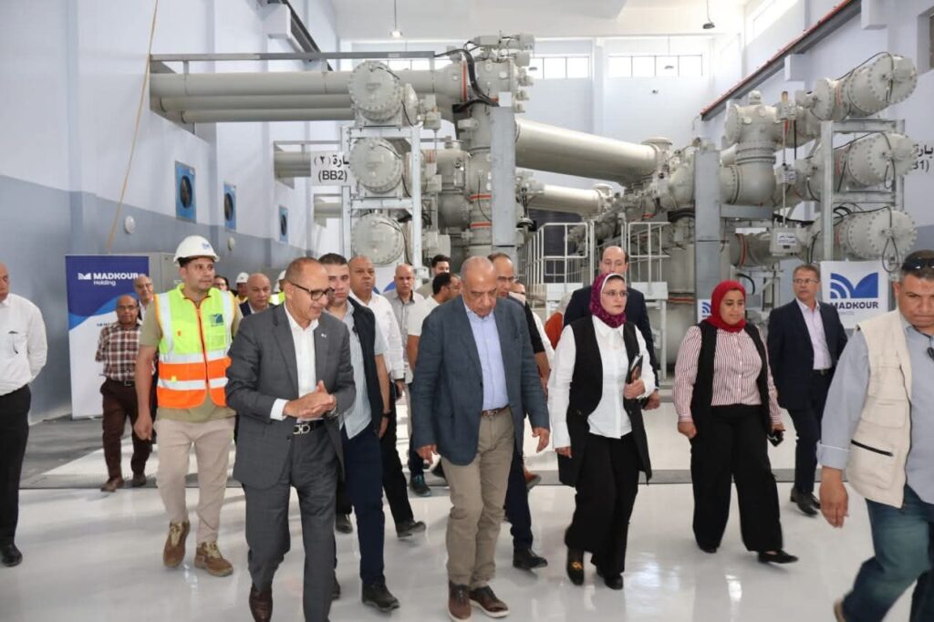 fb_img_17614011620155439095673188248139-1024x682 وزير الكهرباء والطاقة المتجددة يتفقد محطة محولات عيون موسى ويشهد وضع الجهد وإطلاق التيار الكهربائي لعدد من المحولات والخط الكهربائي عيون موسى / شرق الإسماعيلية جهد 500 ك ف ويتابع مستجدات تنفيذ الاعمال في مشروعات توفير الكهرباء لمشروعات التنمية الزراعية