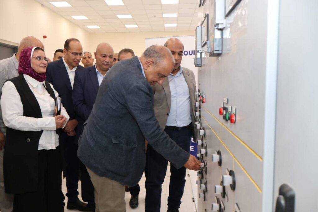 fb_img_17614011644902488184771829594298-1024x682 وزير الكهرباء والطاقة المتجددة يتفقد محطة محولات عيون موسى ويشهد وضع الجهد وإطلاق التيار الكهربائي لعدد من المحولات والخط الكهربائي عيون موسى / شرق الإسماعيلية جهد 500 ك ف ويتابع مستجدات تنفيذ الاعمال في مشروعات توفير الكهرباء لمشروعات التنمية الزراعية