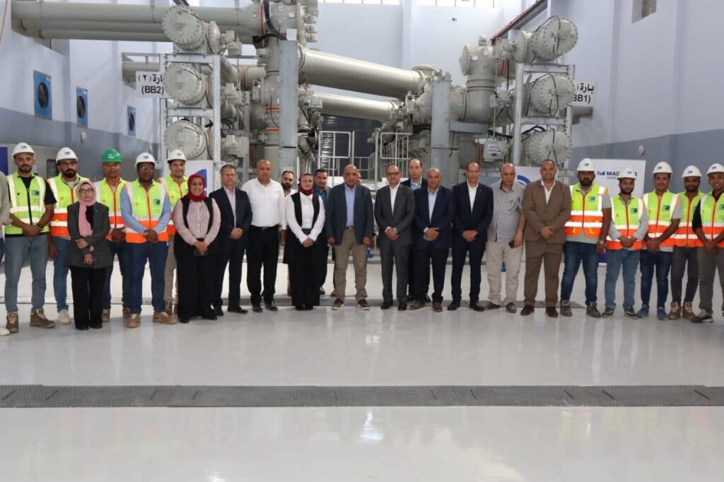 fb_img_17614011713132849819762361683977-1024x682 وزير الكهرباء والطاقة المتجددة يتفقد محطة محولات عيون موسى ويشهد وضع الجهد وإطلاق التيار الكهربائي لعدد من المحولات والخط الكهربائي عيون موسى / شرق الإسماعيلية جهد 500 ك ف ويتابع مستجدات تنفيذ الاعمال في مشروعات توفير الكهرباء لمشروعات التنمية الزراعية