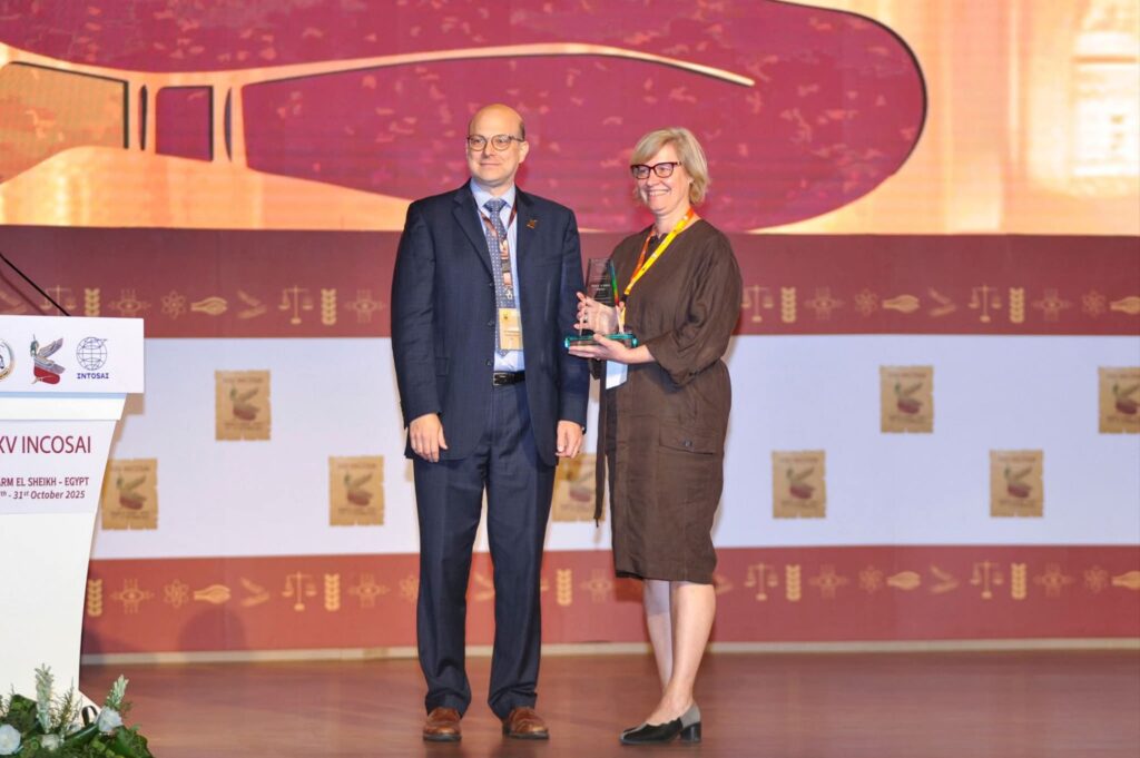 fb_img_17619417413596781536679303110460-1024x681 الإنتوساي تختتم أعمال مؤتمر شرم الشيخ بتكريم رواد التميز والابتكار الرقابي