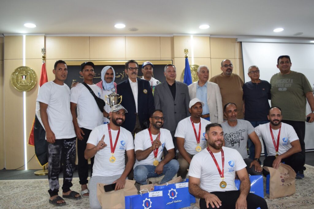 img-20251015-wa00147249531259774975284-1024x683 محافظ السويس يسلم الجوائز للفائزين بمسابقة الصيد