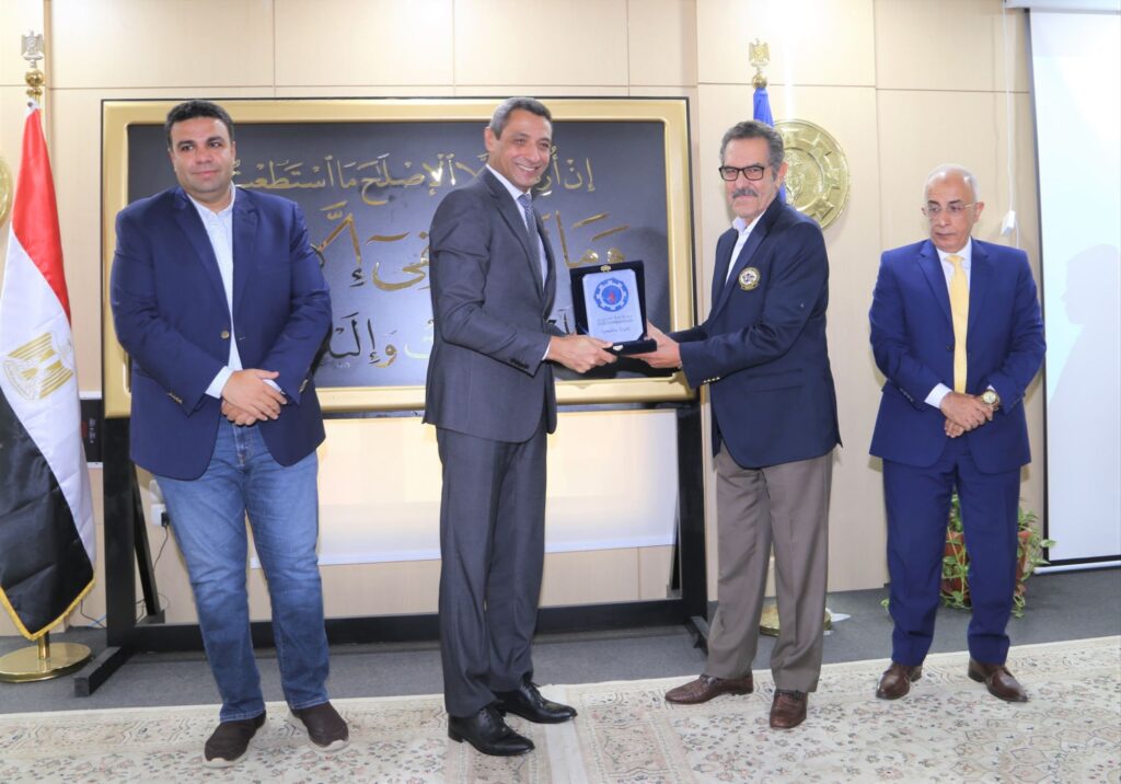 img-20251015-wa00224587431768436683730-1024x716 محافظ السويس يسلم الجوائز للفائزين بمسابقة الصيد