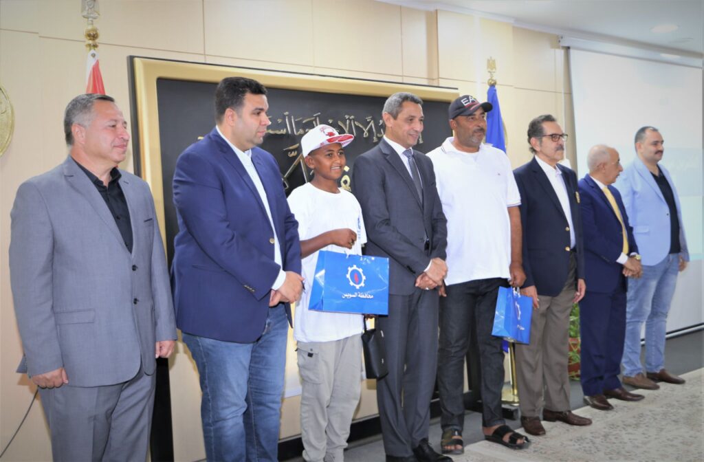 img-20251015-wa00285897570137464078436-1024x672 محافظ السويس يسلم الجوائز للفائزين بمسابقة الصيد