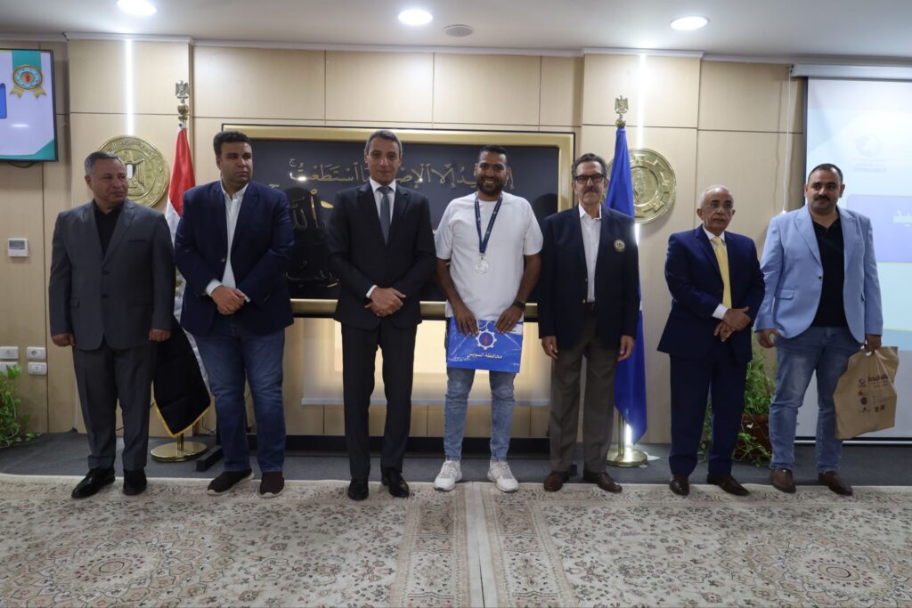 img-20251015-wa00302599311331451157693-1024x683 محافظ السويس يسلم الجوائز للفائزين بمسابقة الصيد