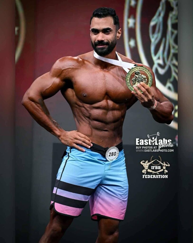 img-20251021-wa0033458215160210094782-813x1024 طالب معهد السويس للحاسب يحصد "بطل الأبطال" في بطولة "بينوس كلاسيك" بالإمارات