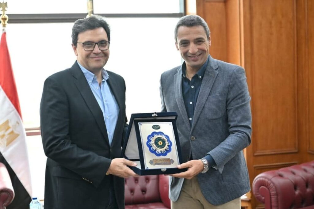 img-20251021-wa00398352526307758526994-1024x682 محافظ السويس يستقبل وزير الثقافة لبحث سبل دعم الأنشطة الإبداعية ومستجدات عددٍ من المشروعات الثقافية بالمحافظة
