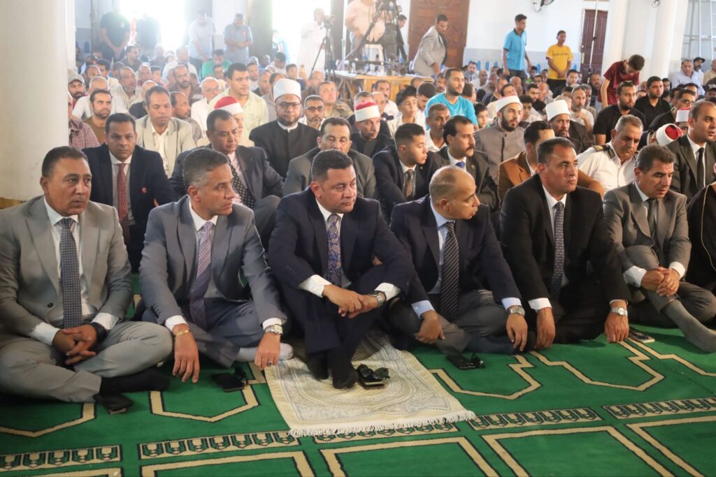 img-20251024-wa00396032579769971770505-1024x683 في إطار ذكري إنتصارات 24 أكتوبر 1973<br>محافظ السويس ومدير الأمن وأهالي السويس يؤدون صلاة الجمعة بمسجد بدر