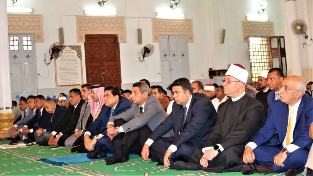 img-20251024-wa00493424422988056917921-1024x577 في إطار ذكري إنتصارات 24 أكتوبر 1973<br>محافظ السويس ومدير الأمن وأهالي السويس يؤدون صلاة الجمعة بمسجد بدر