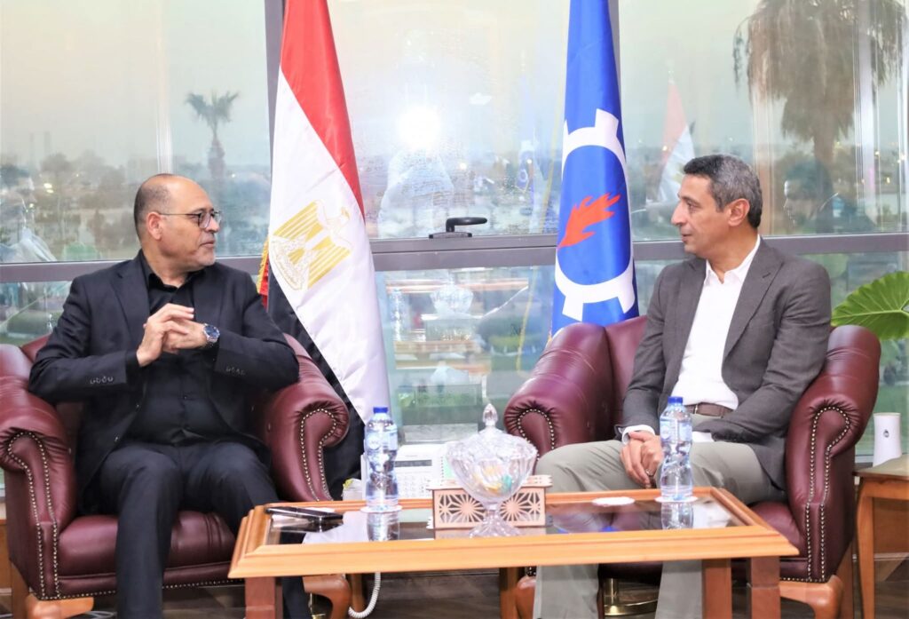 img-20251024-wa0051474918916844318921-1024x697 وزير العمل يهنئ محافظ السويس بالعيد القومي للمحافظة