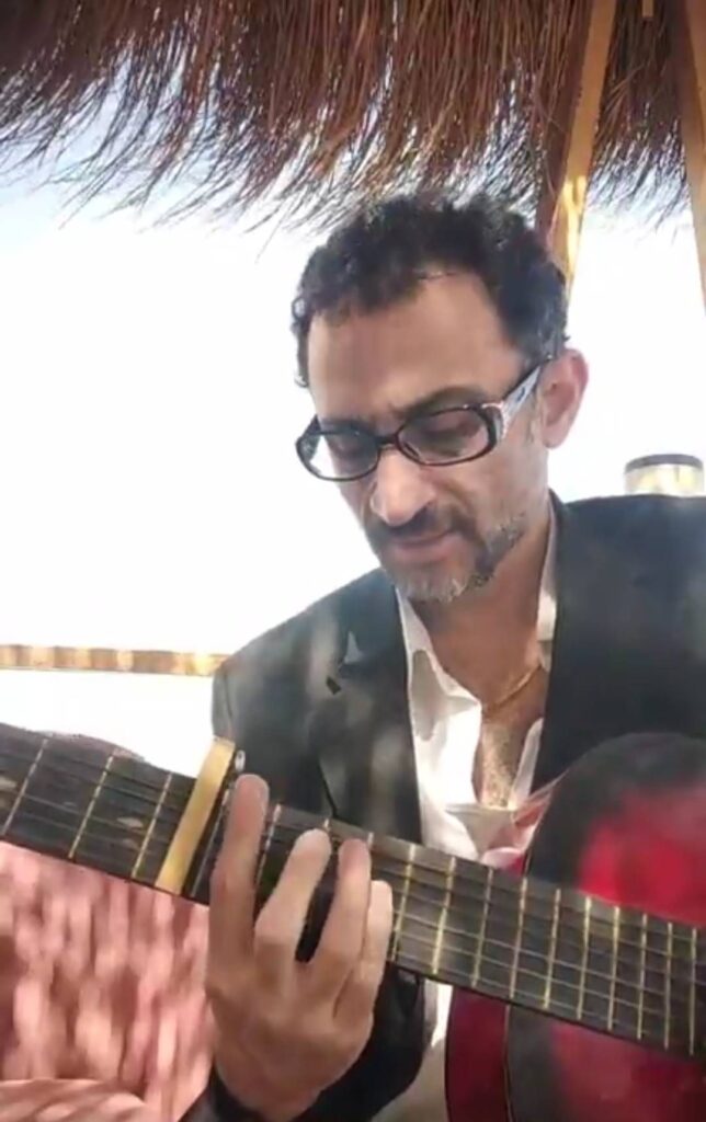 مجموعة-أدوات-الأعمال_creation_8470485578337197224522965383320296-644x1024 عازف الجيتار السويسي  اكرم الكراني يتالق  في لايف عيد السويس القومي