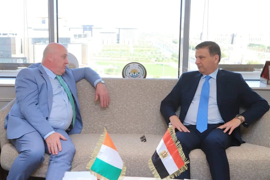 fb_img_176215764148255693756597039901-1024x682 وزير الزراعة يبحث مع نظيره الأيرلندي تعزيز التعاون المشترك ويستعرضان فرص الشراكة في الأمن الغذائي والتكنولوجيا الزراعية