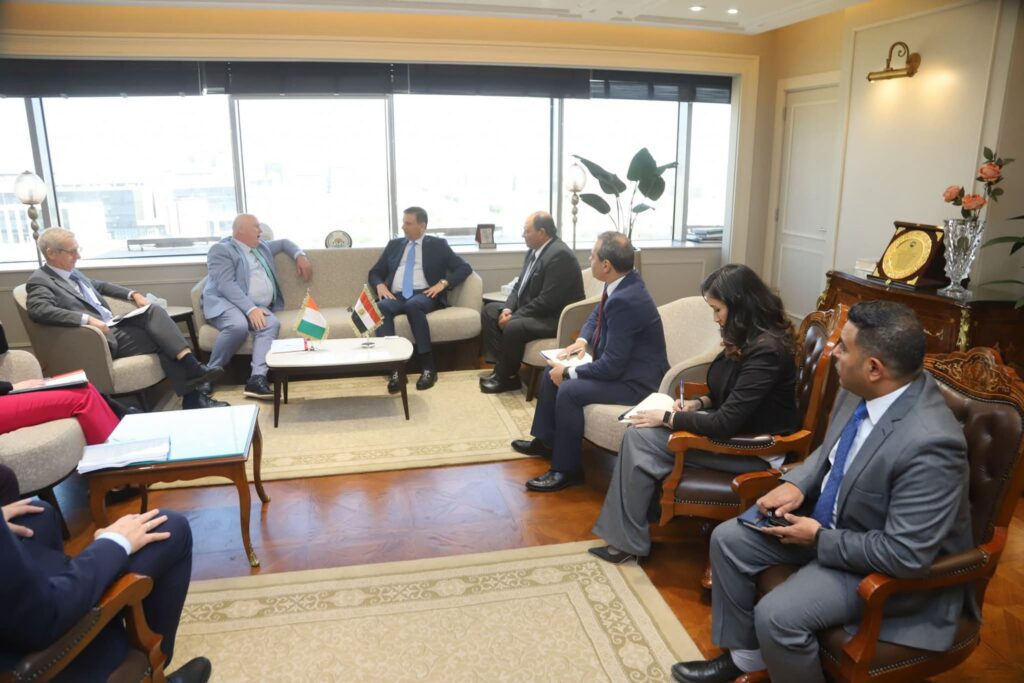 fb_img_17621576420031629730399636297053-1024x683 وزير الزراعة يبحث مع نظيره الأيرلندي تعزيز التعاون المشترك ويستعرضان فرص الشراكة في الأمن الغذائي والتكنولوجيا الزراعية