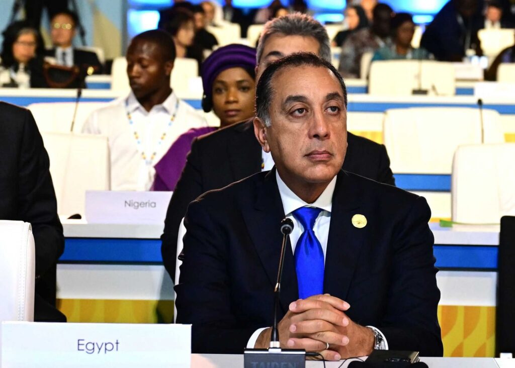 fb_img_17621581496664572699228464252351-1024x732 رئيس الوزراء يشارك نيابة عن فخامة الرئيس في القمة الأولى لقادة التحالف العالمي لمكافحة الجوع والفقر بالدوحة