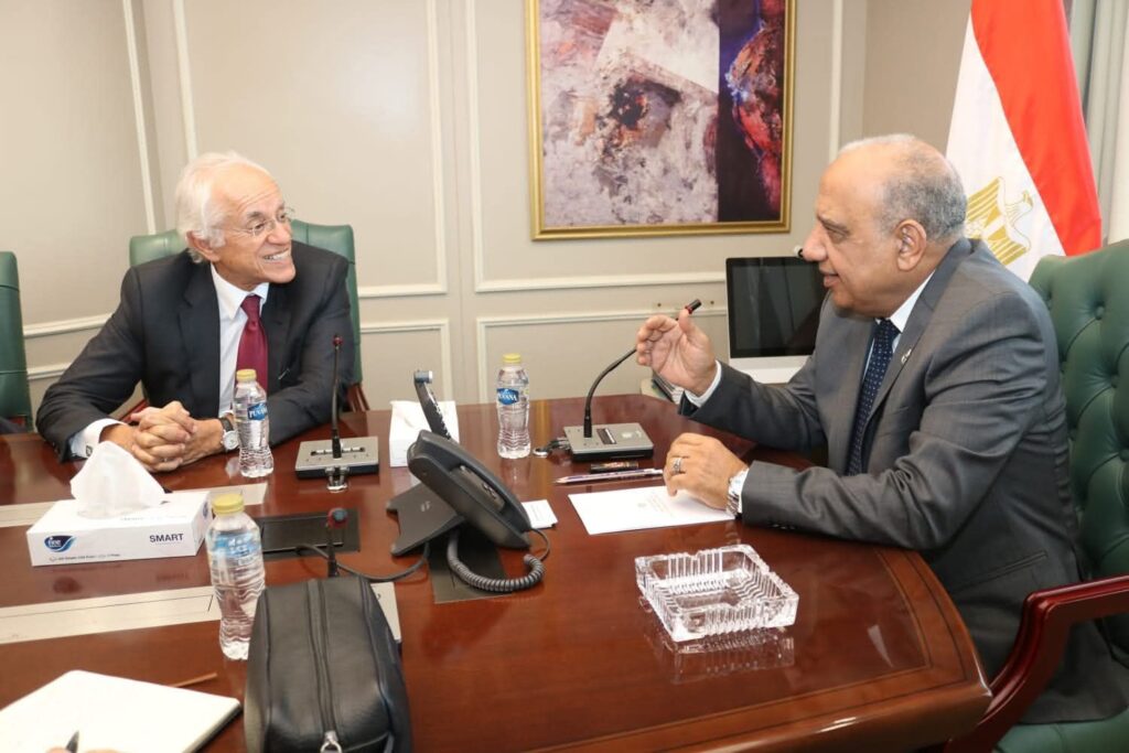 fb_img_1762165417795337271434669901970-1024x683 وزير الكهرباء والطاقة المتجددة يبحث مع رئيس مجموعة "كوبولوزيس اليونانية" مستجدات التنفيذ وتطور الأعمال في مشروع الربط الكهربائي المصري اليوناني