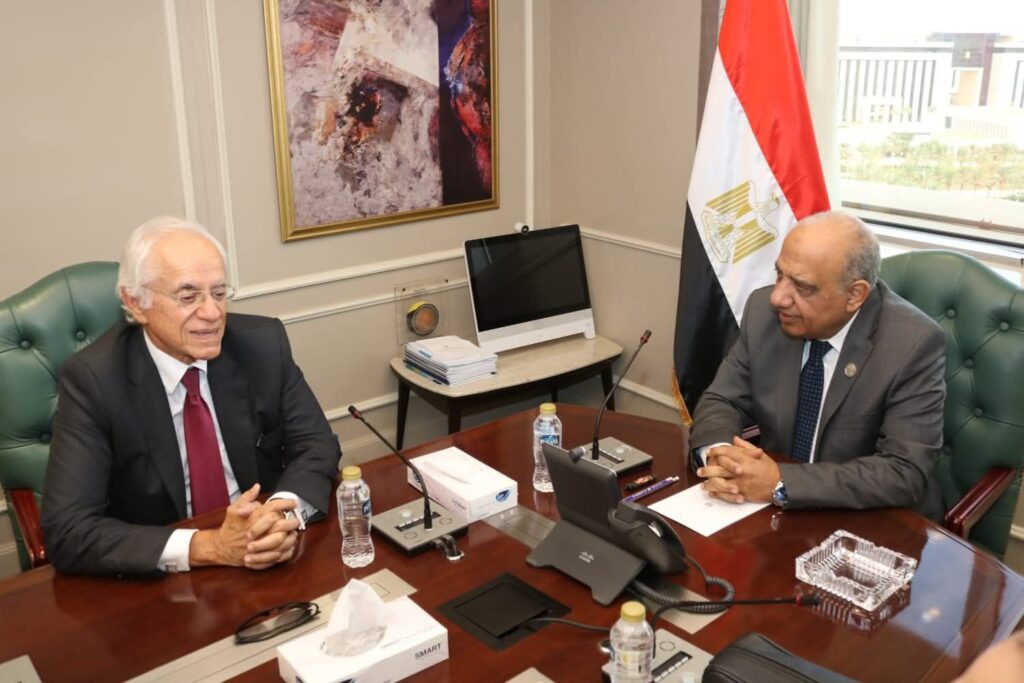 fb_img_17621654197883672501172015714069-1024x683 وزير الكهرباء والطاقة المتجددة يبحث مع رئيس مجموعة "كوبولوزيس اليونانية" مستجدات التنفيذ وتطور الأعمال في مشروع الربط الكهربائي المصري اليوناني
