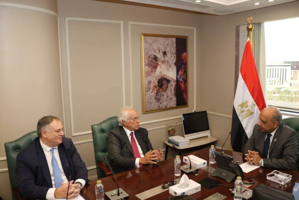 fb_img_17621654214571157170960914352997-1024x683 وزير الكهرباء والطاقة المتجددة يبحث مع رئيس مجموعة "كوبولوزيس اليونانية" مستجدات التنفيذ وتطور الأعمال في مشروع الربط الكهربائي المصري اليوناني