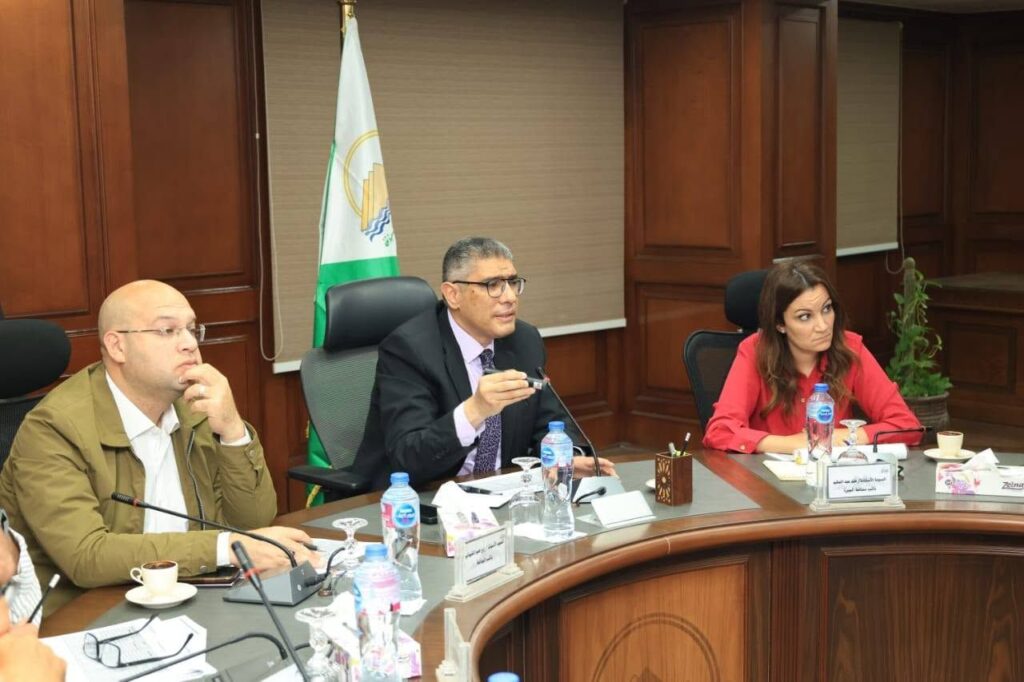 fb_img_17622800437317419228270574598991-1024x682 محافظ الجيزة يعقد اللقاء الأسبوعي لبحث شكاوى المواطنين بأحياء ومراكز العجوزة والهرم وأوسيم