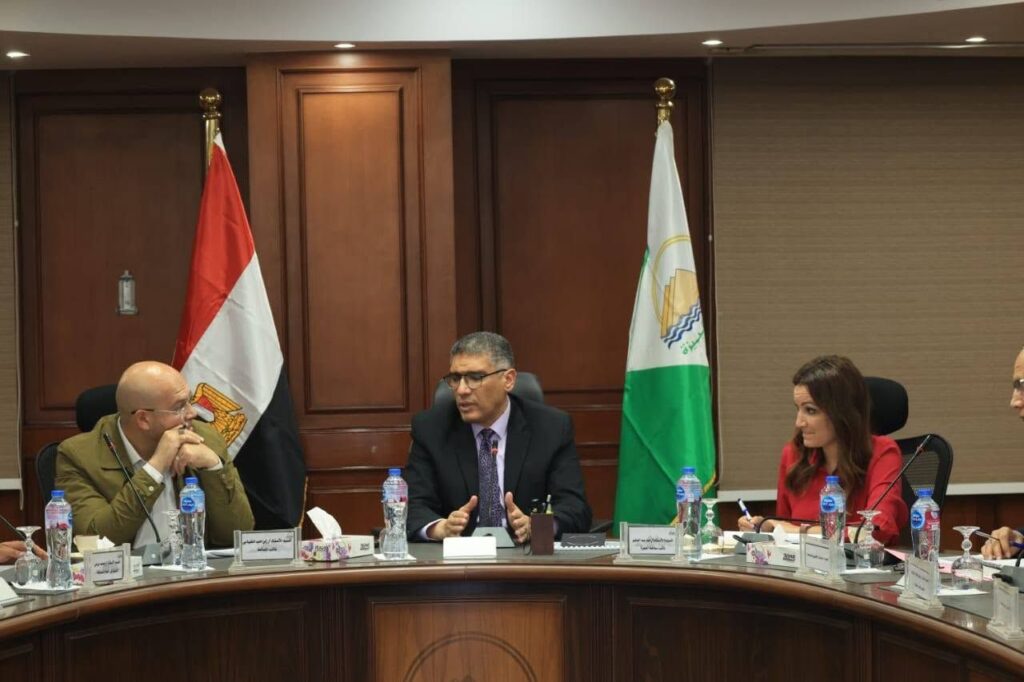 fb_img_17622800538397551638666096548359-1024x682 محافظ الجيزة يعقد اللقاء الأسبوعي لبحث شكاوى المواطنين بأحياء ومراكز العجوزة والهرم وأوسيم