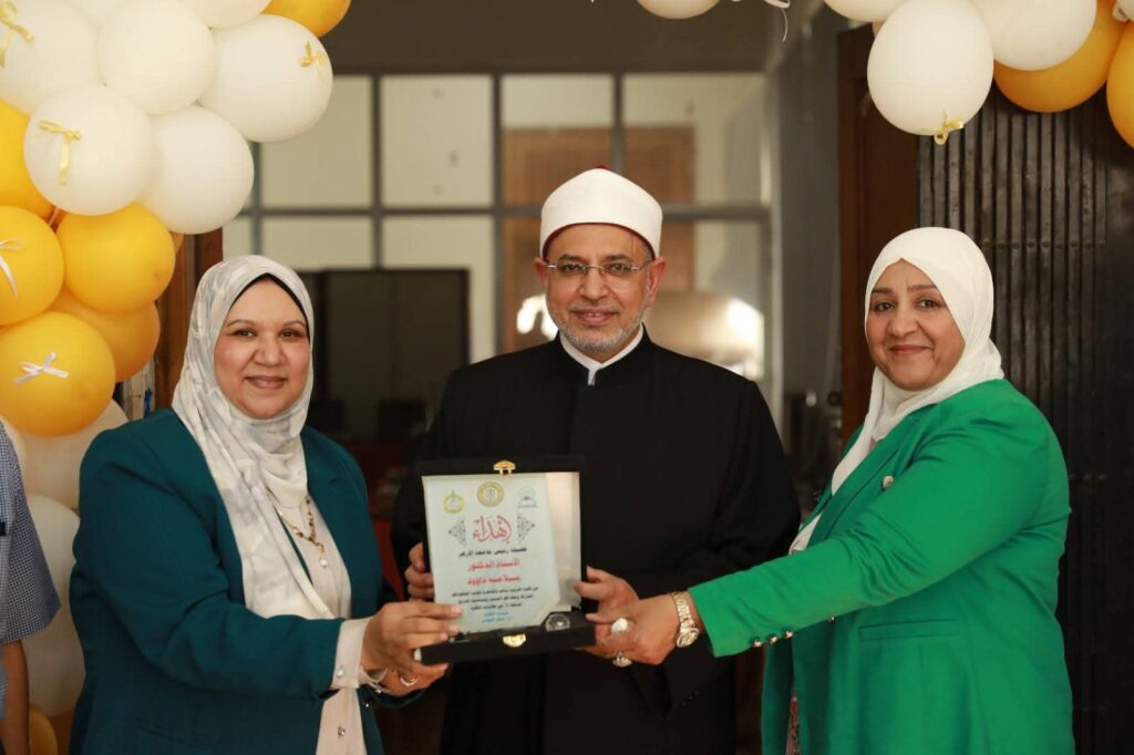 fb_img_17623270247218592535506989052803-1024x682 رئيس جامعة الأزهر يفتتح معملي علم النفس التعليمي والقياس والتقويم بكلية التربية للبنات بالقاهرة ويهنئ الكلية بتخريج الدفعة (32)