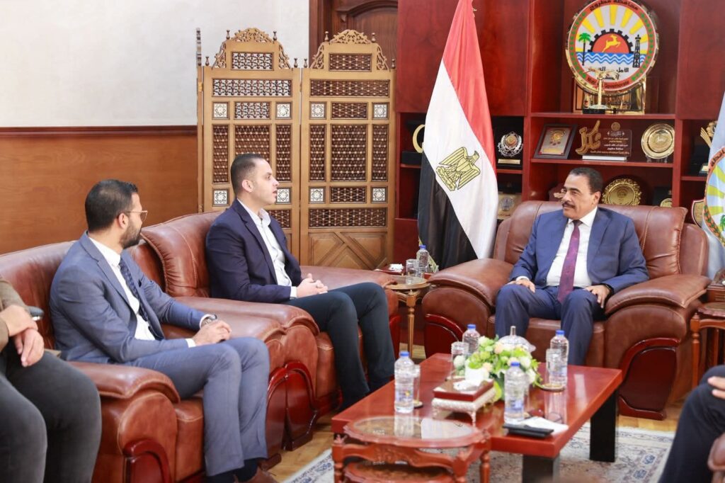 fb_img_17623603564081343591490913090324-1024x682 نائب وزير الصحة يبحث مع محافظ مطروح دعم البنية الصحية وتسريع مشروعات التطوير بالمحافظة