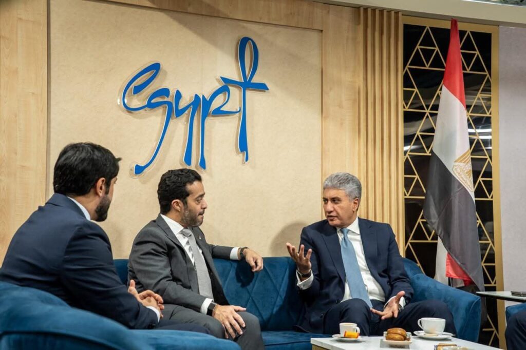 fb_img_17623733439038875054025548535795-1024x682 على هامش مشاركته في بورصة لندن الدولية للسياحة WTM- وزير السياحة والآثار يلتقي مع رئيس هيئة قطر للسياحة لتعزيز أوجه التعاون المشترك في مجال السياحة