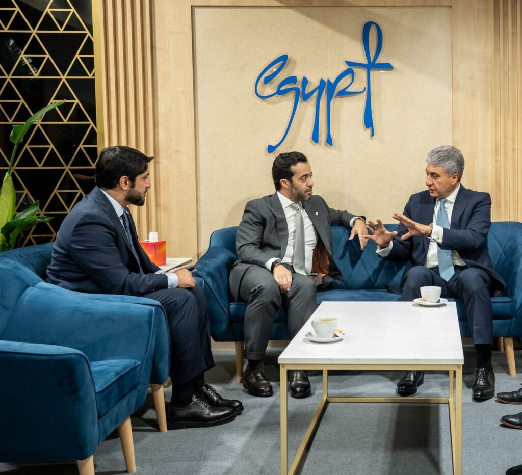 fb_img_17623733465306617231168636865430-1024x932 على هامش مشاركته في بورصة لندن الدولية للسياحة WTM- وزير السياحة والآثار يلتقي مع رئيس هيئة قطر للسياحة لتعزيز أوجه التعاون المشترك في مجال السياحة