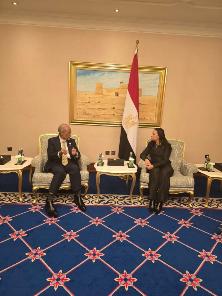 fb_img_17625064508935971155034022734974-768x1024 وزيرة التضامن الاجتماعي تلتقي وزير الأسرة والتنمية الاجتماعية بجمهورية سنغافورة على هامش مؤتمر القمة العالمية الثانية للتنمية الاجتماعية بالدوحة