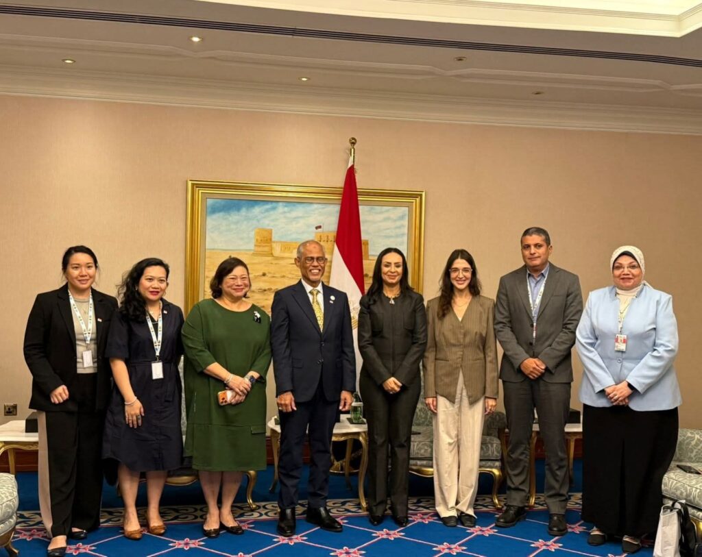 fb_img_17625064527793183834710650339926-1024x813 وزيرة التضامن الاجتماعي تلتقي وزير الأسرة والتنمية الاجتماعية بجمهورية سنغافورة على هامش مؤتمر القمة العالمية الثانية للتنمية الاجتماعية بالدوحة