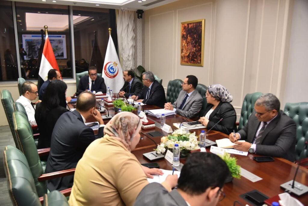 fb_img_17625285127698257909270348373486-1024x683 نائب رئيس مجلس الوزراء وزير الصحة يناقش الموقف التنفيذي لإنشاء مستشفى النيل للأطفال