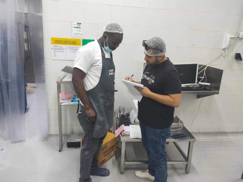 fb_img_17638035727882989013563365907352-1024x768 وزارة العمل تُكثّف حملات التفتيش لمتابعة تطبيق قانون العمل الجديد..