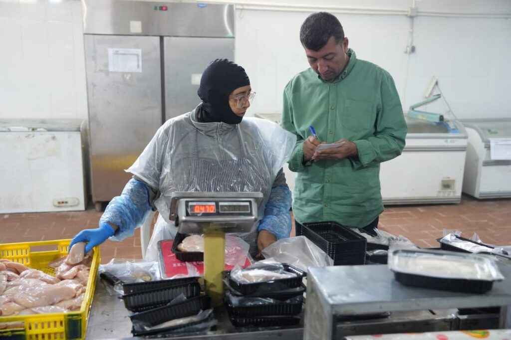 fb_img_17638035935468646219505310816345-1024x682 وزارة العمل تُكثّف حملات التفتيش لمتابعة تطبيق قانون العمل الجديد..