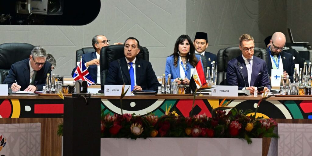 fb_img_17638042470632097124215444051502-1024x512 نيابة عن فخامة السيد رئيس الجمهورية:رئيس الوزراء يشارك في فعاليات الجلسة الافتتاحية لقمة مجموعة العشرين (G20) لعام 2025 بجوهانسبرج