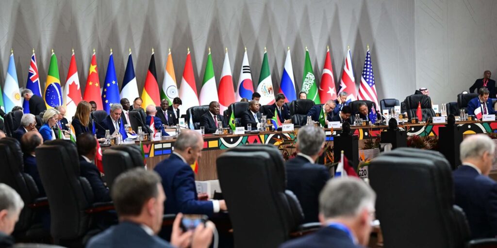 fb_img_17638042501787879575450847917363-1024x512 نيابة عن فخامة السيد رئيس الجمهورية:رئيس الوزراء يشارك في فعاليات الجلسة الافتتاحية لقمة مجموعة العشرين (G20) لعام 2025 بجوهانسبرج