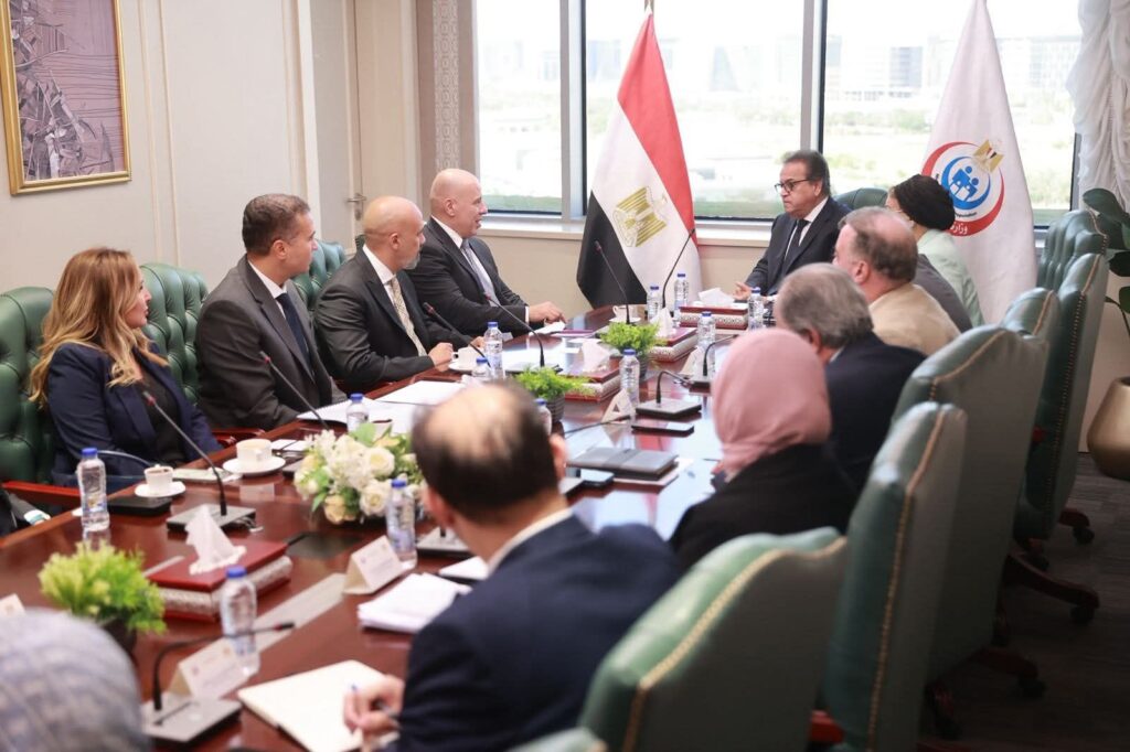 fb_img_17639115922221016286483651039534-1024x682 نائب رئيس مجلس الوزراء - وزير الصحة يبحث مع «جنرال إلكتريك» توطين تكنولوجيا الأجهزة الطبية وتطوير الخدمات التشخيصية