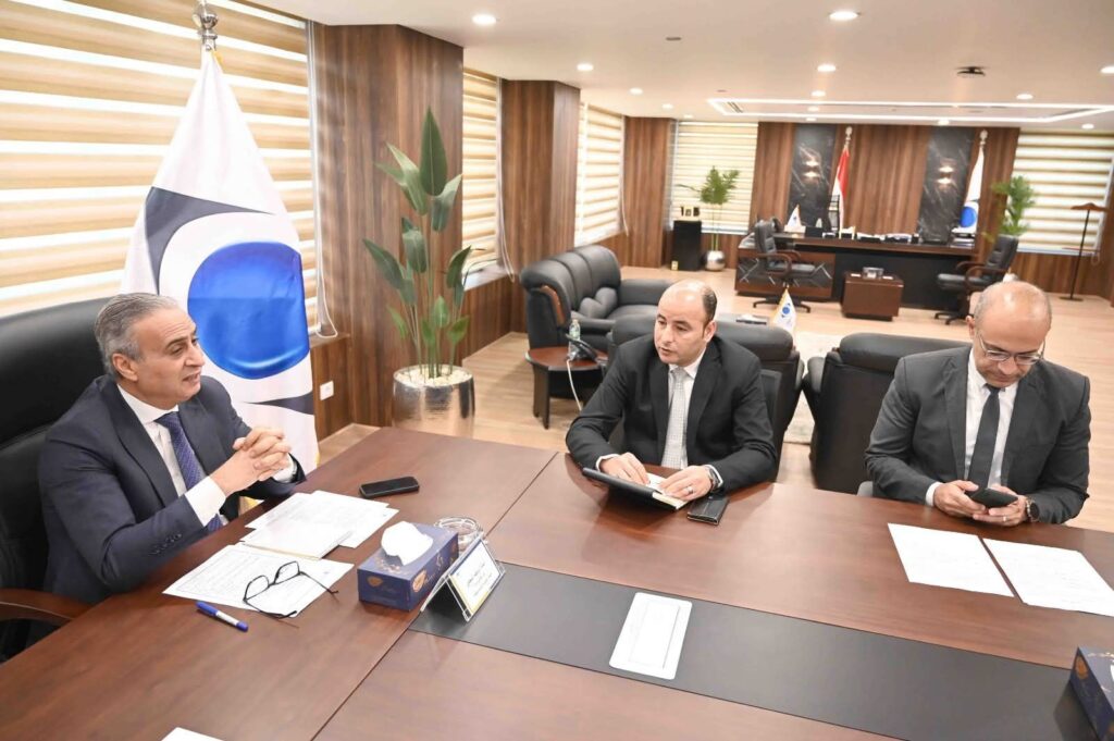 fb_img_17639116667022591038136765591780-1024x681 رئيس جهاز حماية المستهلك يعقد اجتماعًا مُوسعًا مع رؤساء القطاعات ومديري الأفرع الإقليمية لمتابعة حالة الأسواق وتوافر السلع، والتوجيه باستمرار تشديد الرقابة خلال موسم تخفيضات الجمعة البيضاء