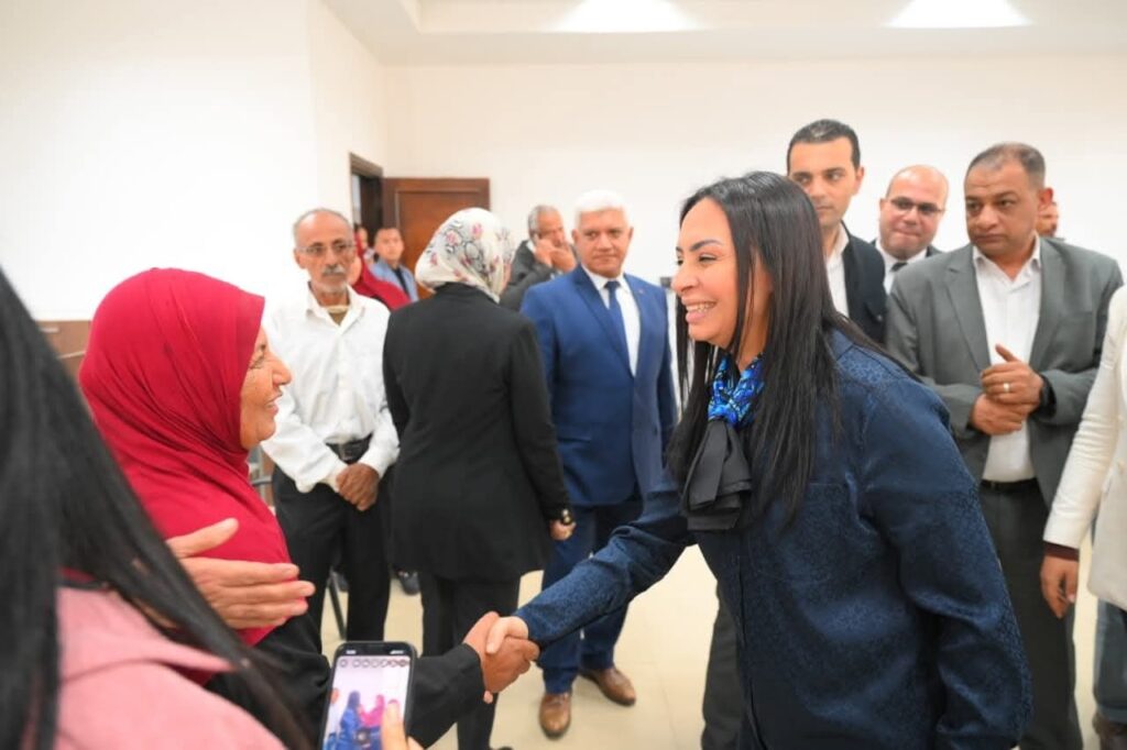fb_img_17639116948343271349938149773273-1024x682 وزيرة التضامن الاجتماعي تتفقد مديرية التضامن الاجتماعي بمجمع المصالح للخدمات الذكية بمحافظة الوادي الجديد .. وتطمئن على الخدمات المقدمة للمواطنين