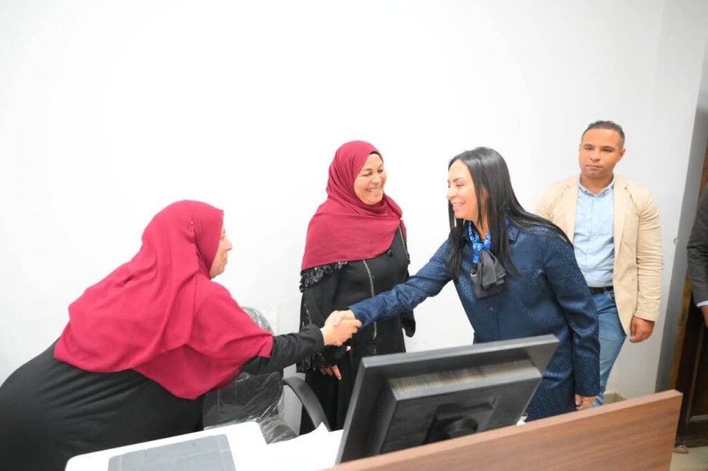 fb_img_17639116987216500479004909860061-1024x682 وزيرة التضامن الاجتماعي تتفقد مديرية التضامن الاجتماعي بمجمع المصالح للخدمات الذكية بمحافظة الوادي الجديد .. وتطمئن على الخدمات المقدمة للمواطنين
