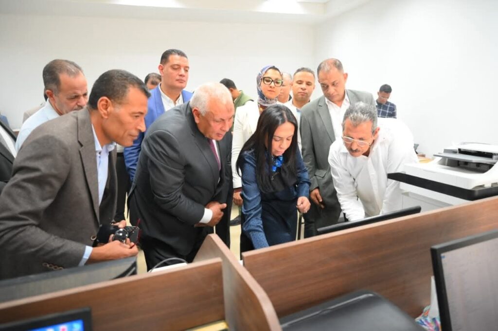 fb_img_17639117006342506470683739531147-1024x682 وزيرة التضامن الاجتماعي تتفقد مديرية التضامن الاجتماعي بمجمع المصالح للخدمات الذكية بمحافظة الوادي الجديد .. وتطمئن على الخدمات المقدمة للمواطنين