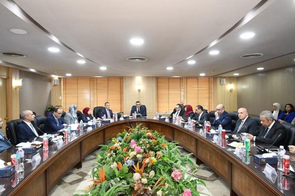 fb_img_17639120274786267962378552725509-1024x682 وزير الإسكان يعقد اجتماعًا مع قيادات الهيئة ويتابع سير العمل بها