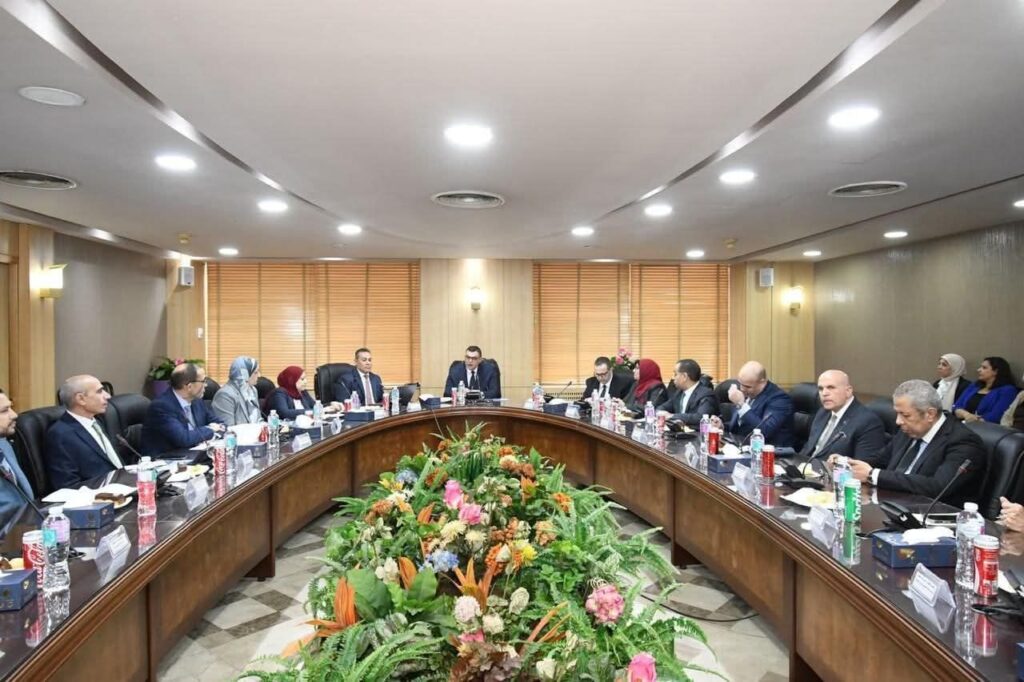 fb_img_17639120295911410001826922504742-1024x682 وزير الإسكان يعقد اجتماعًا مع قيادات الهيئة ويتابع سير العمل بها